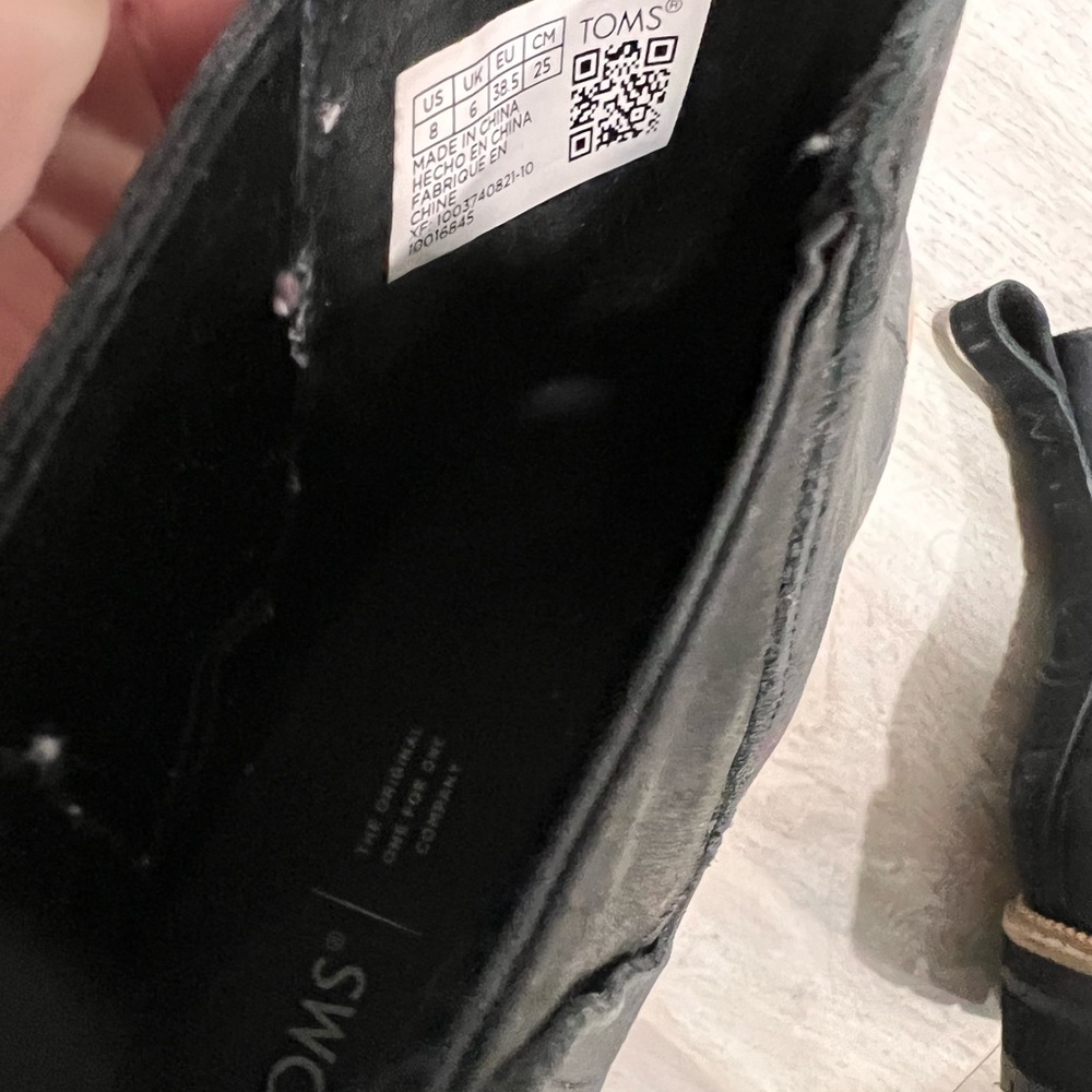 Toms Black Chelsea Lug Sole Boots with Tan Trim - Picture 5 of 5